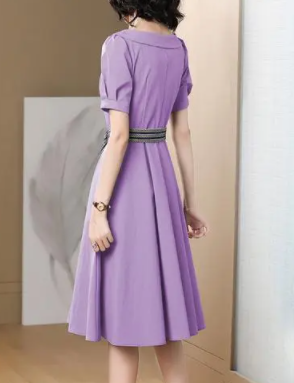 紫色连衣裙搭配什么颜色的围巾好看